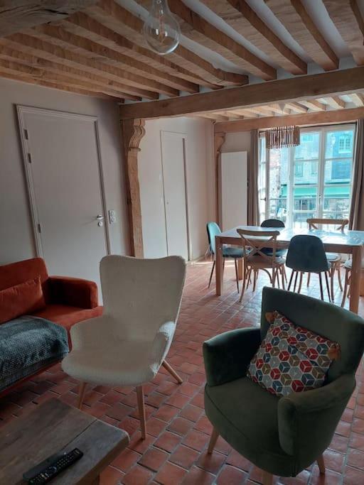 Un Brin De Folie Dans Le Centre De Appartement *
